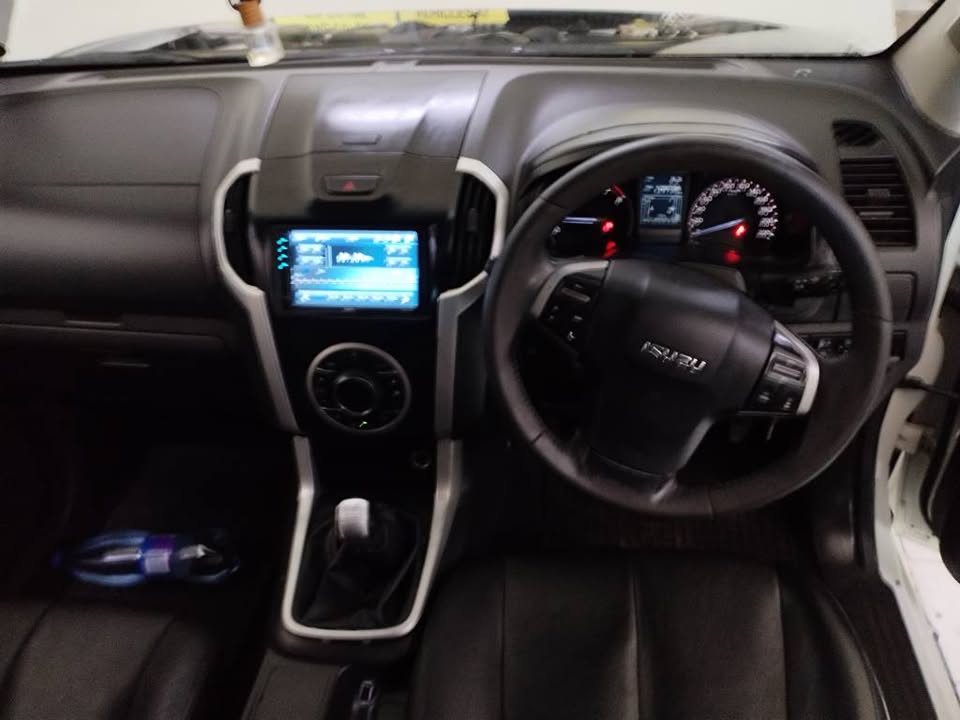 2014 ISUZU KB300 DMAX DOUBLE CAB 4X2 MANUAL