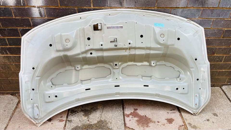 Nissan Almera bonnet - Private Seller Nissan Almera bonnet - Private Seller