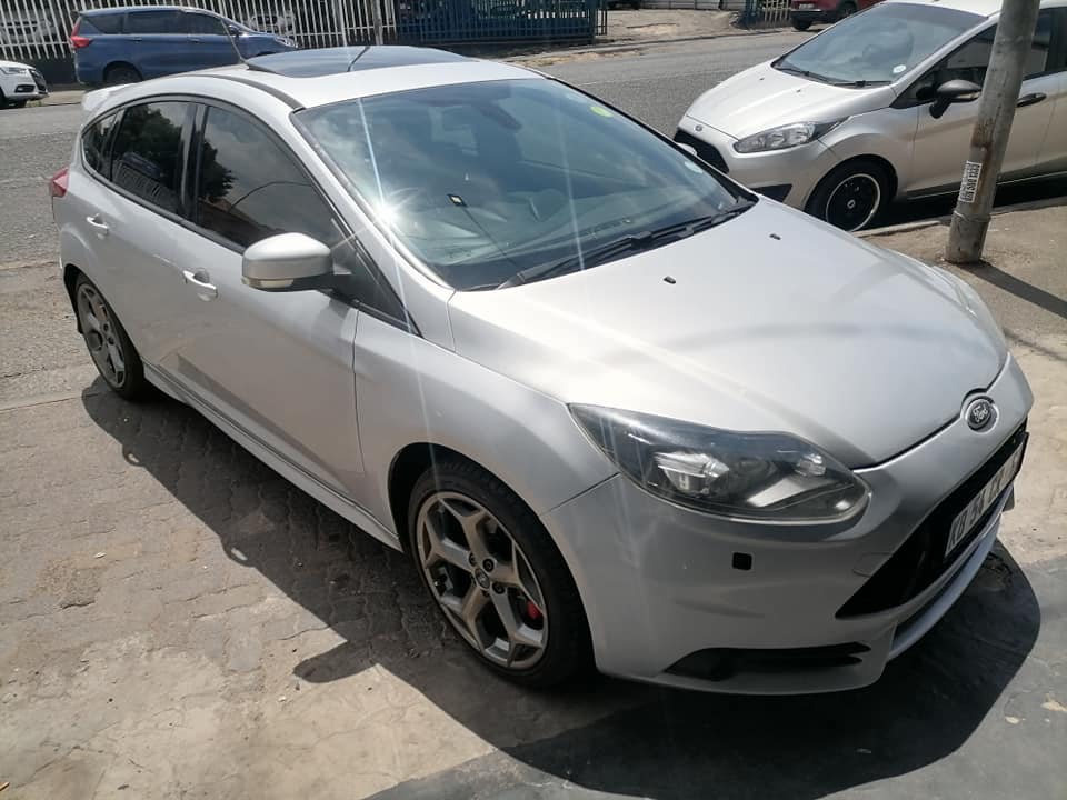 2013 Ford Focus 2.0 ST Hatchback Sunroof leather seat