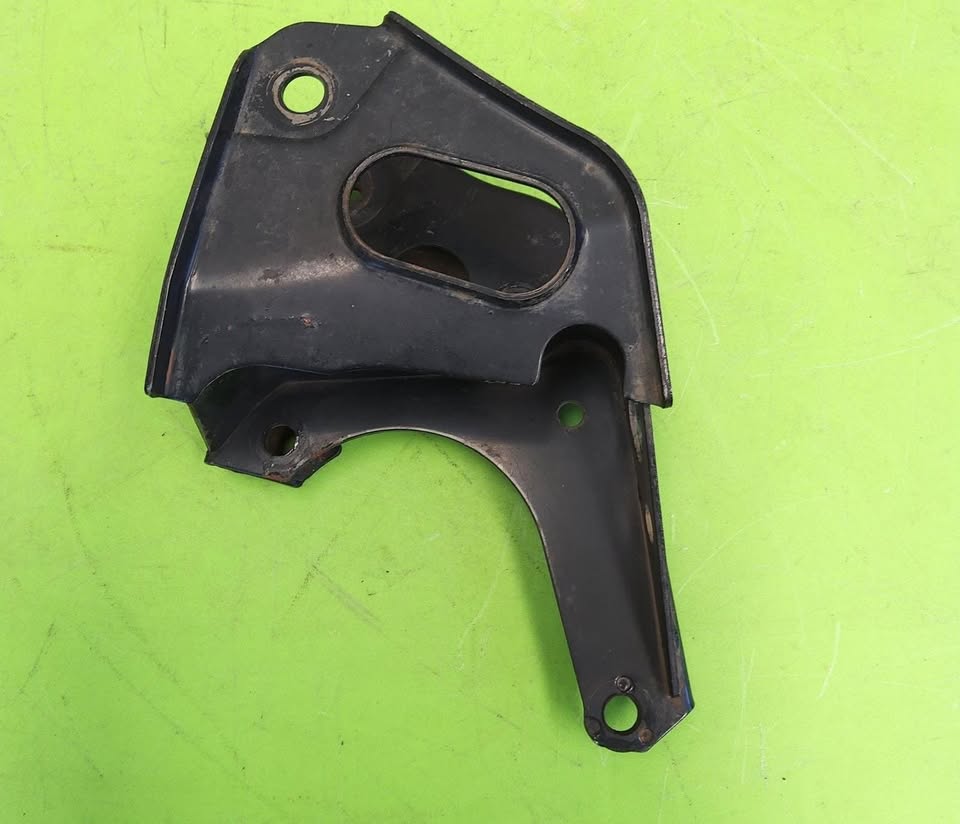 NISSAN BLUEBIRD GEARBOX MOUNTING BRACKET - Private Seller NISSAN BLUEBIRD GEARBOX MOUNTING BRACKET - Private Seller
