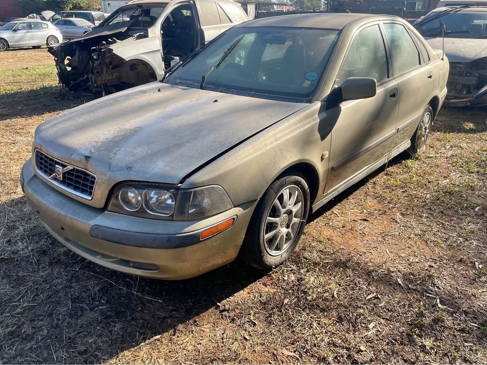 Volvo S40 2.0 stripping for spares Volvo S40 2.0 stripping for spares