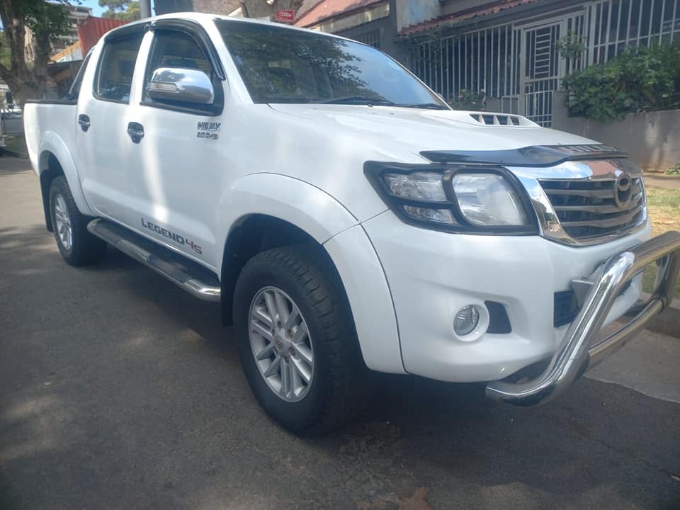 2013 TOYOTA HILUX D/C 3.0 D4D DIESEL, MANUAL 4X4, WHITE COLOR
