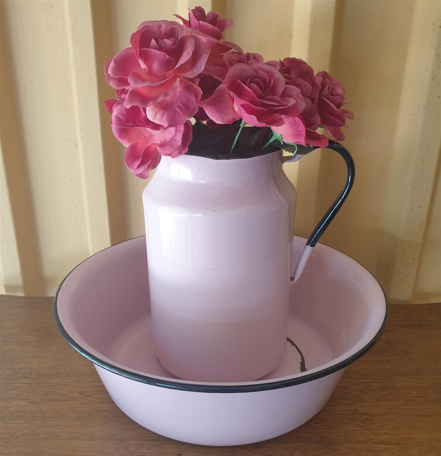 Vintage Pink Enamel Jug and Wash Basin Vintage Pink Enamel Jug and Wash Basin
