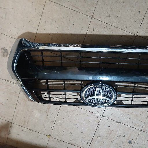 Toyota hilux gd6 grill - Private Seller Toyota hilux gd6 grill - Private Seller