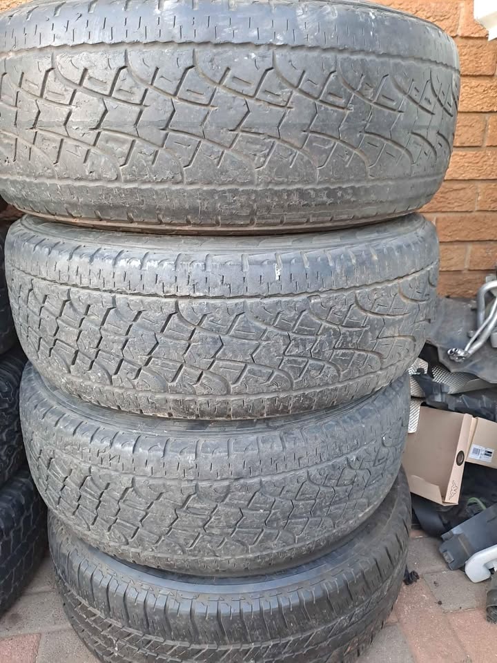 Land Rover Discovery 3 rims and tyers for sale - Private Seller