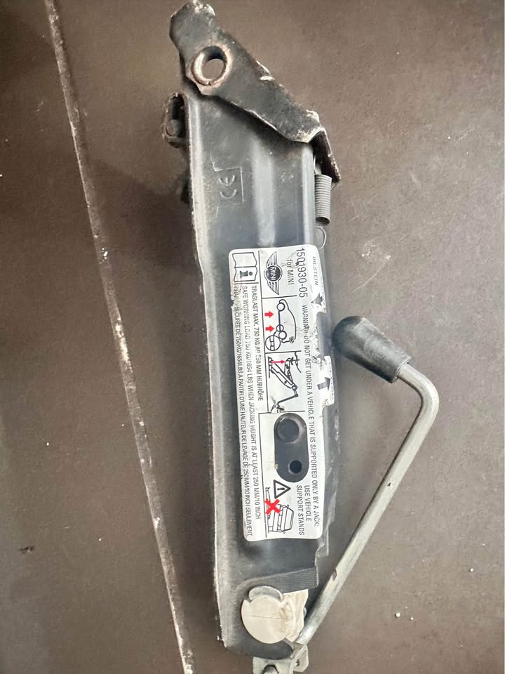 Mini Cooper car  Jack - Private Seller