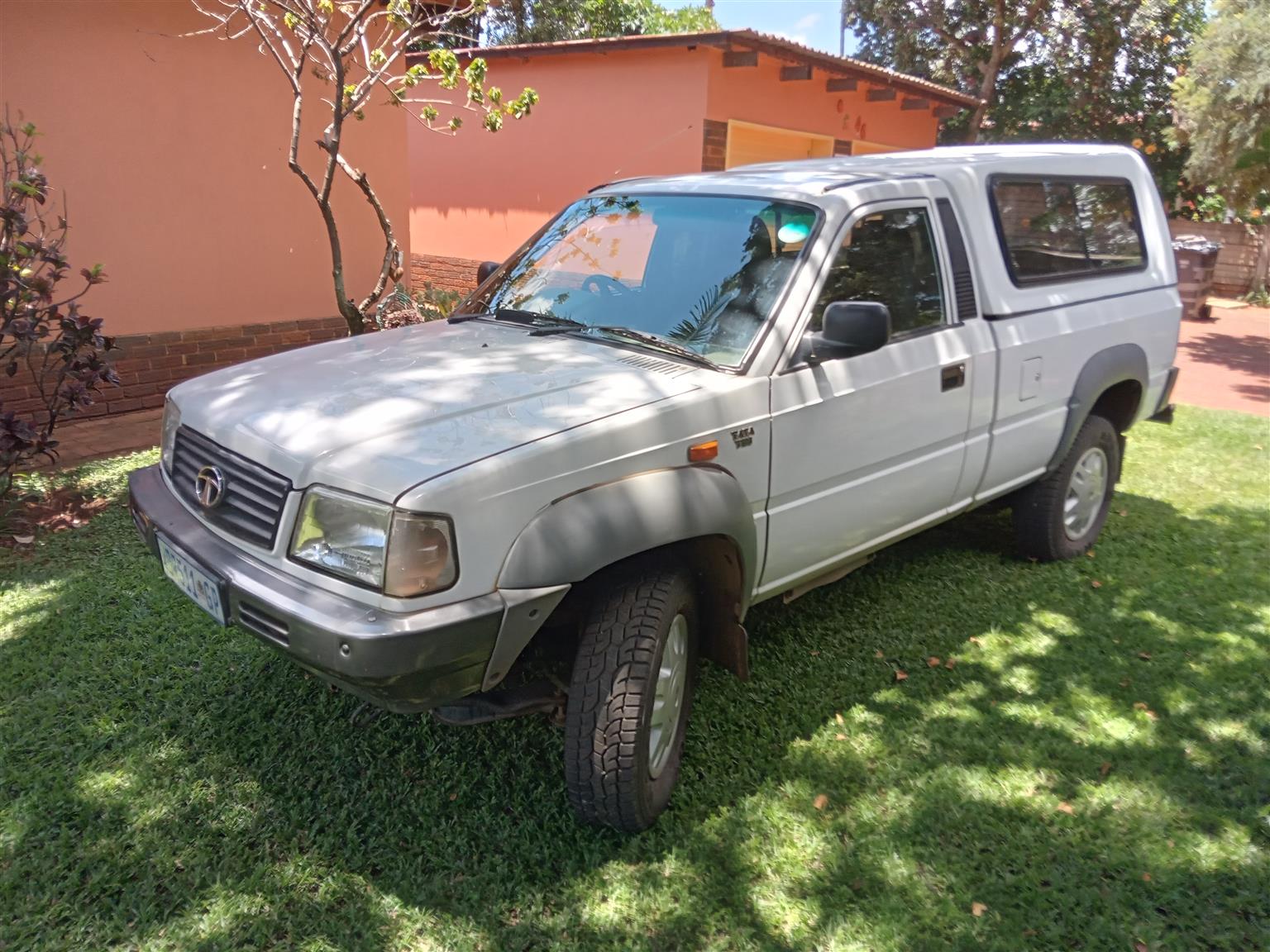 Bakkie 2007 TATA Telcoline with Lexus V8 CONVERSION. Fiberglass  canopy Bakkie 2007 TATA Telcoline with Lexus V8 CONVERSION. Fiberglass  canopy
