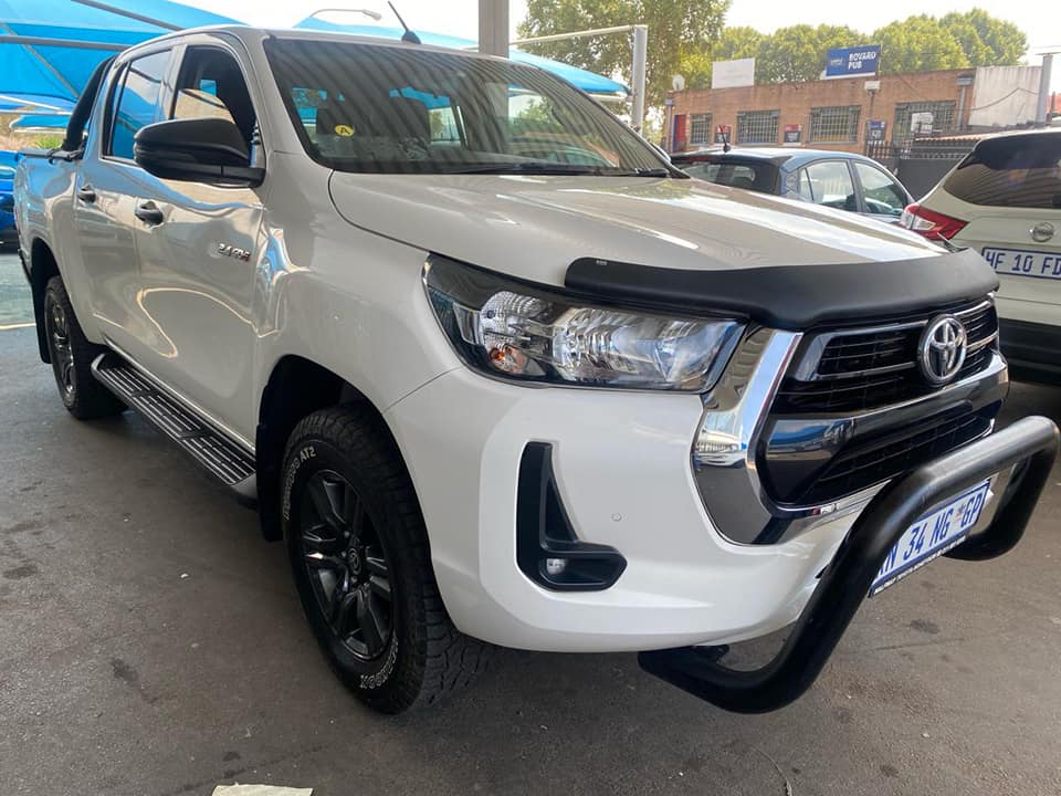 TOYOTA HILUX 2.4 GD6 DOUBLE CAB MANUAL