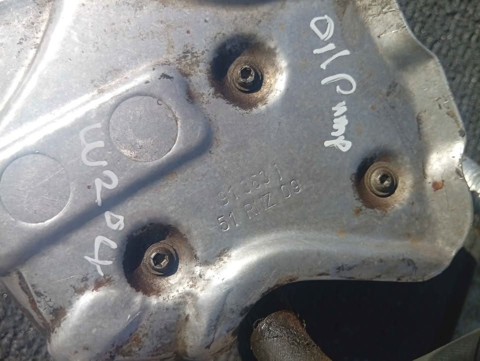 Mercedes Benz w204 oil pump