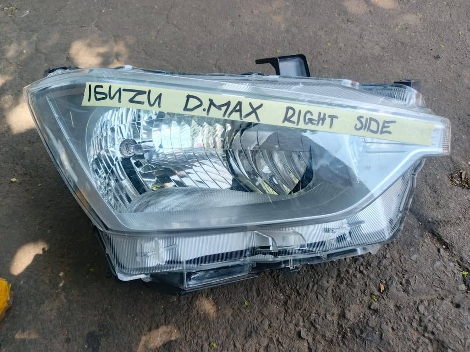 Isuzu D-Max Right Headlight - Private Seller Isuzu D-Max Right Headlight - Private Seller