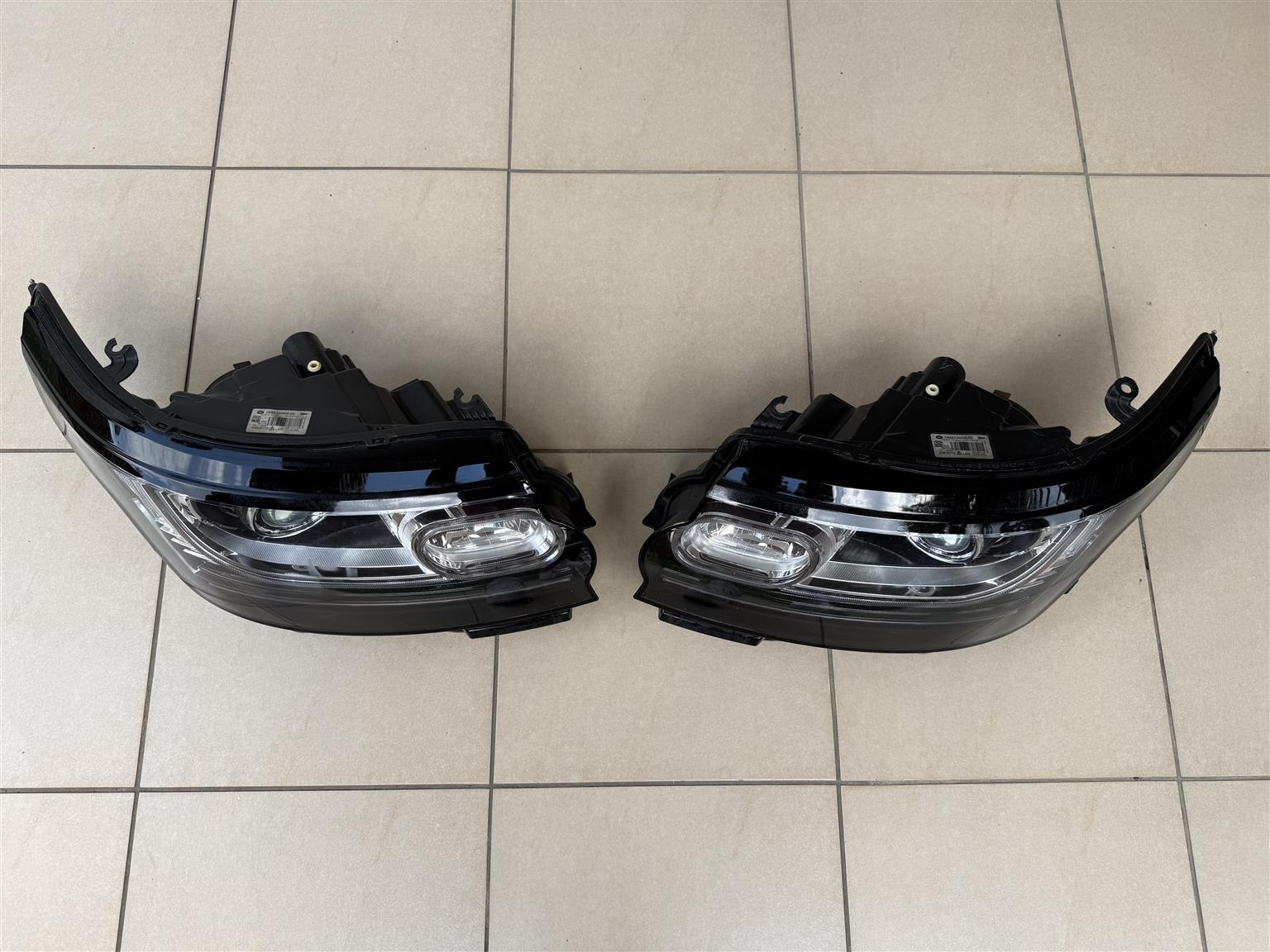 2014-2017 Range Rover L045 Vogue Headlight - Private Seller 2014-2017 Range Rover L045 Vogue Headlight - Private Seller