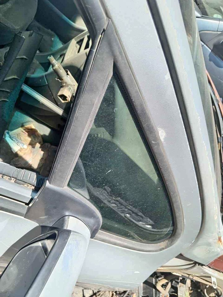 Peugeot 307 10fx station wagon right front ¼ glass - Private Seller Peugeot 307 10fx station wagon right front ¼ glass - Private Seller