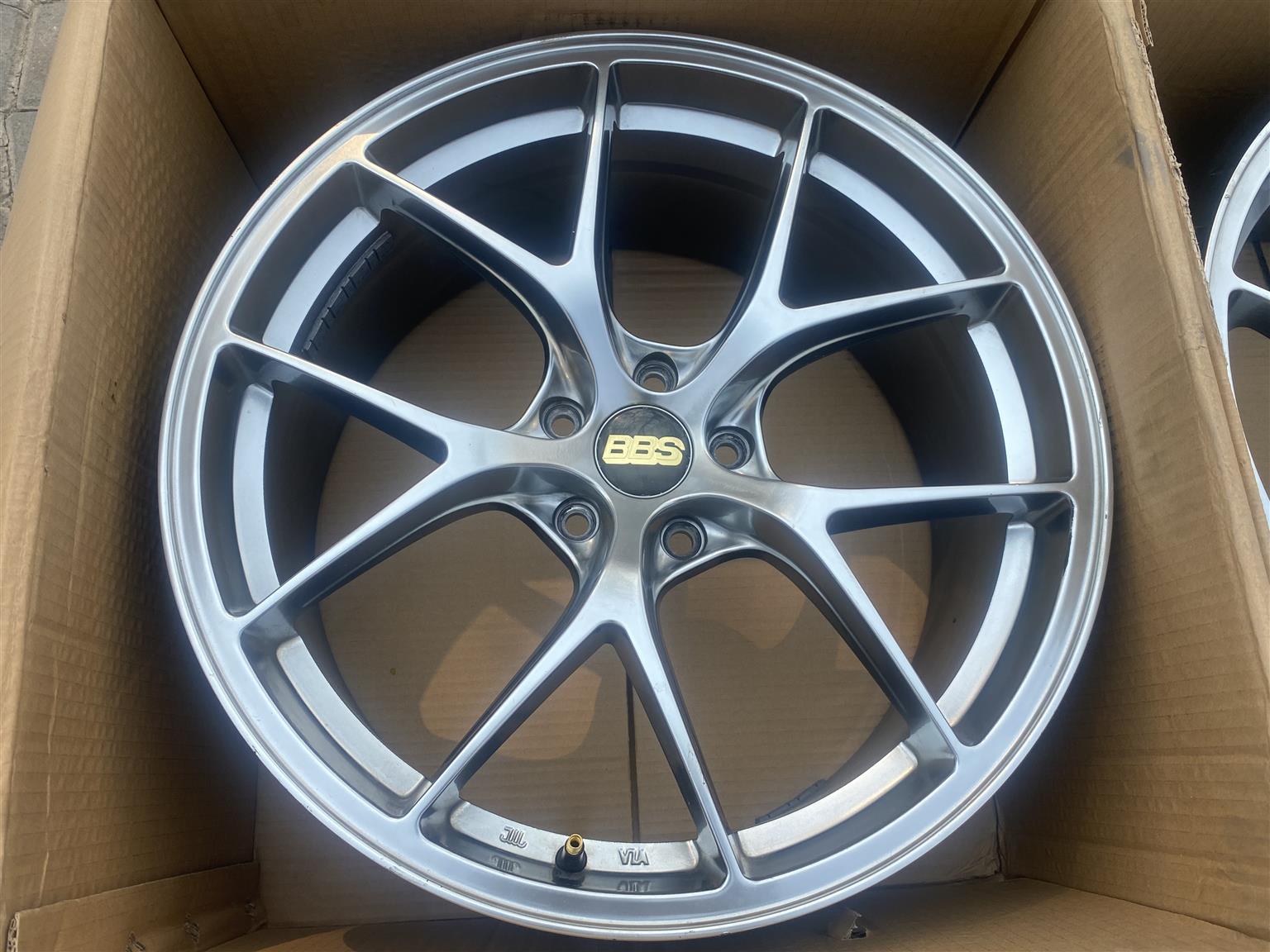 BBS CI-R 19X9 5X120 ET44 PLATINUM SATIN MAG RIMS FOR SALE. IN PRISTINE CONDITION - Private Seller BBS CI-R 19X9 5X120 ET44 PLATINUM SATIN MAG RIMS FOR SALE. IN PRISTINE CONDITION - Private Seller