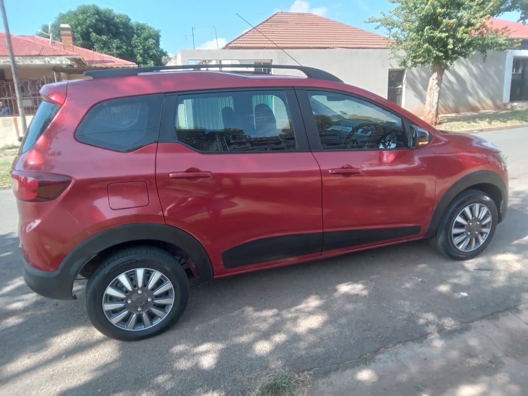 Used 2022 Renault Triber 1.0 Life - Private Seller Used 2022 Renault Triber 1.0 Life - Private Seller