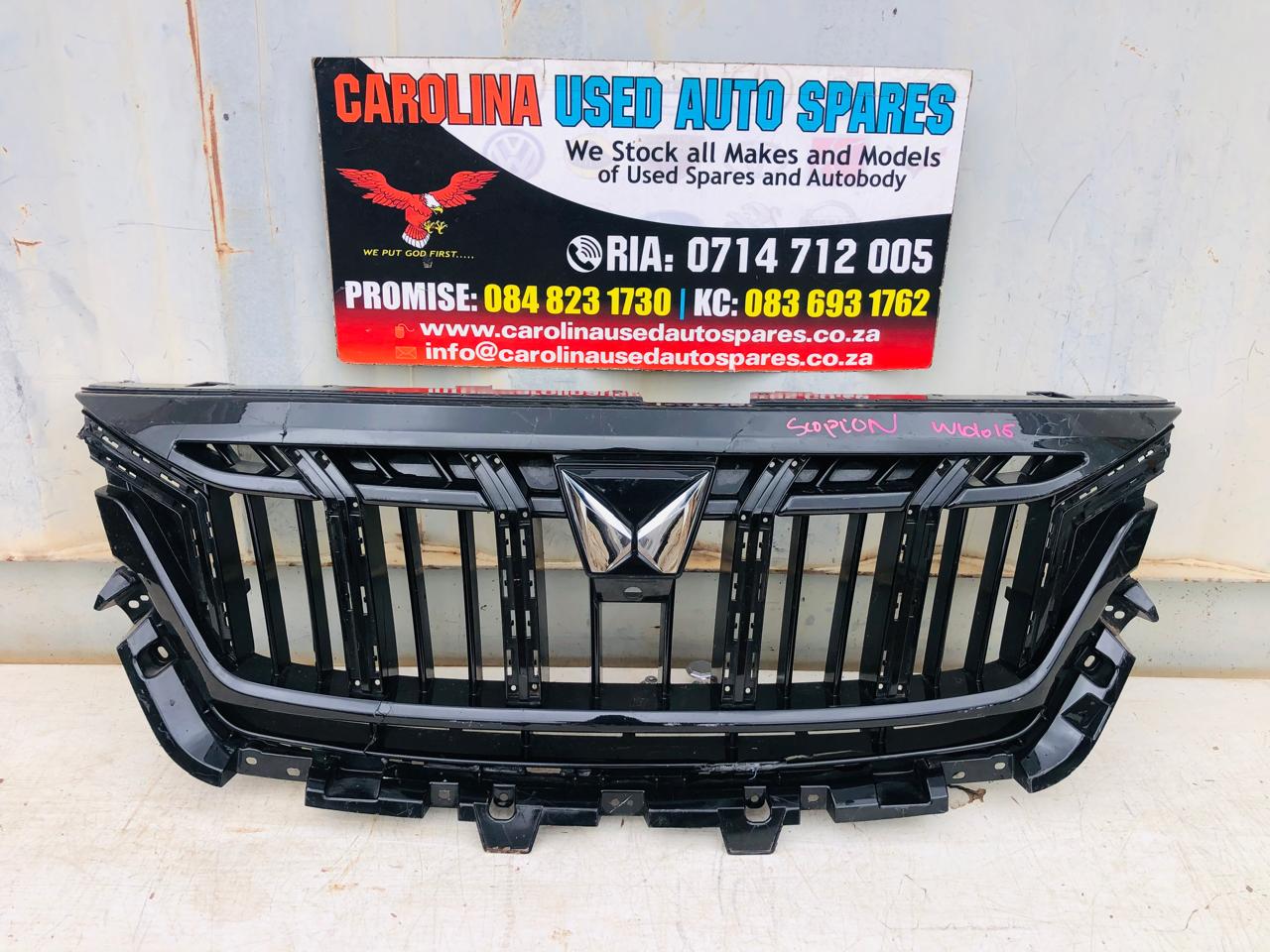 Mahindra XUV700 radiator grill (badge) - Private Seller Mahindra XUV700 radiator grill (badge) - Private Seller