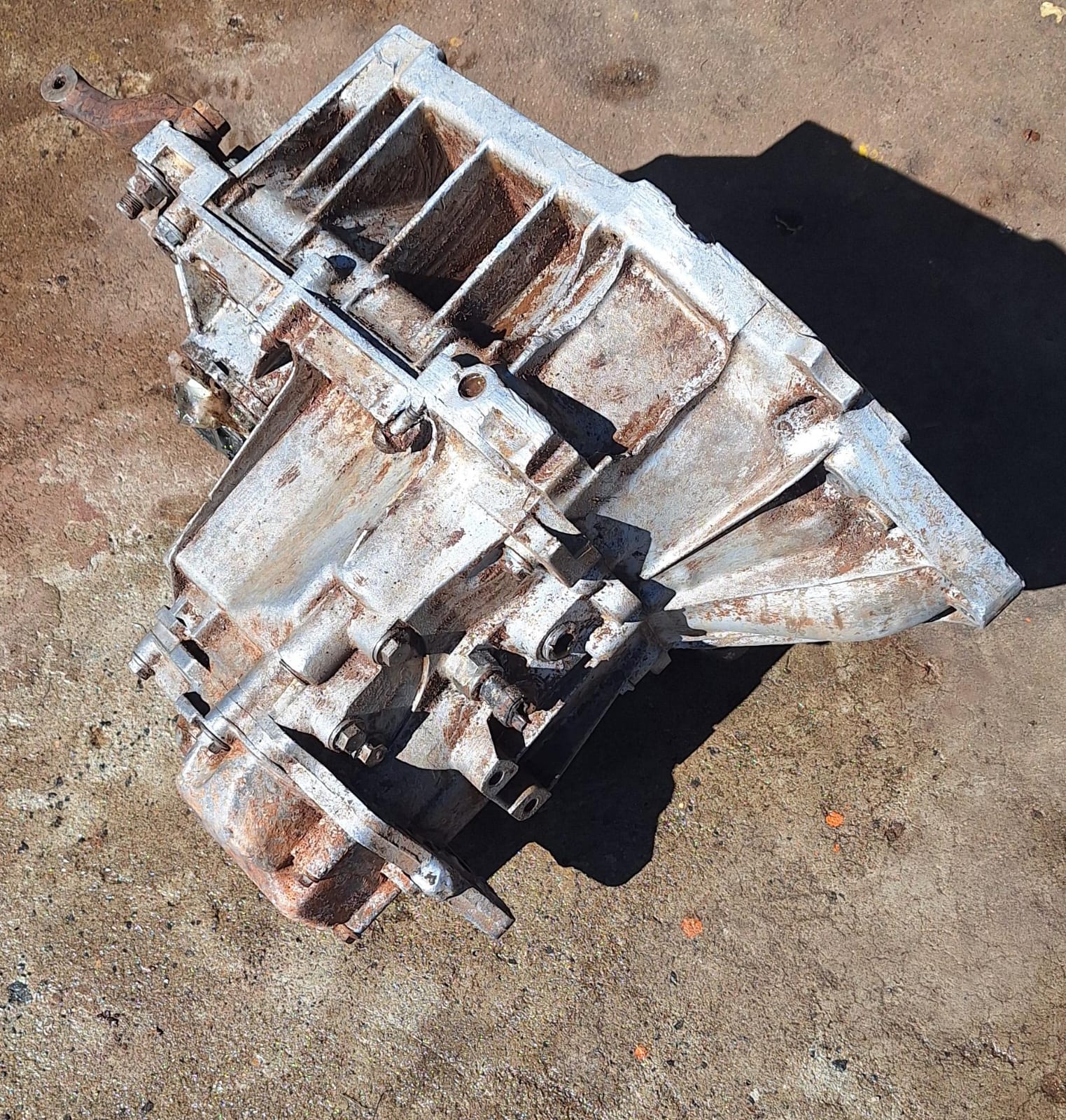 Fiat Uno gearbox 1400L for sale.