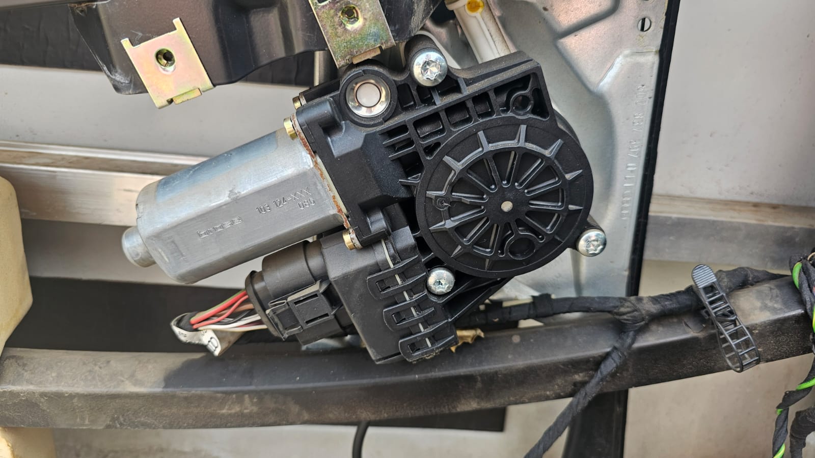 AUDI B5 electric window regulator used for sale - Private Seller AUDI B5 electric window regulator used for sale - Private Seller