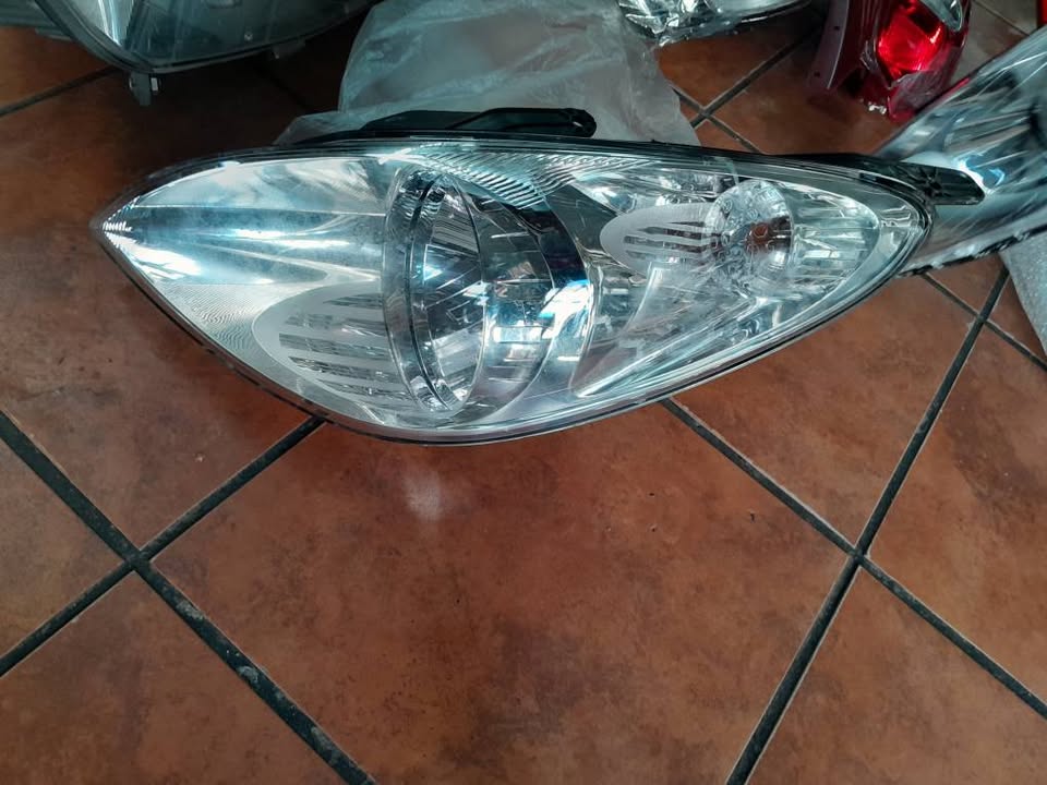 Hyundai i Headlight leftside. Insurance Clean - Private Seller Hyundai i Headlight leftside. Insurance Clean - Private Seller
