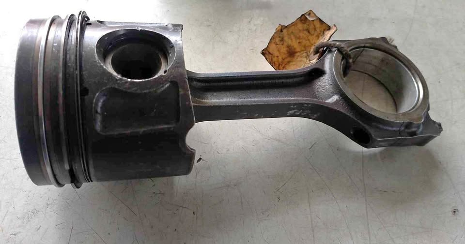 Ford Ranger 2.2 piston and conrod - Private Seller Ford Ranger 2.2 piston and conrod - Private Seller