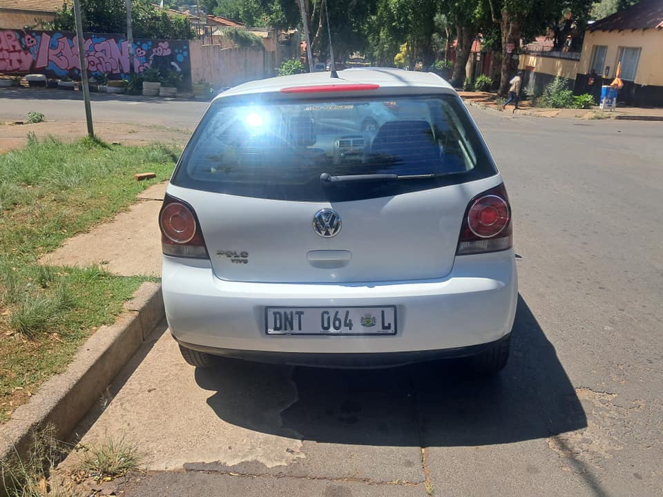 Volkswagen polo Vivo 1.4 hatchback 2014 for sale