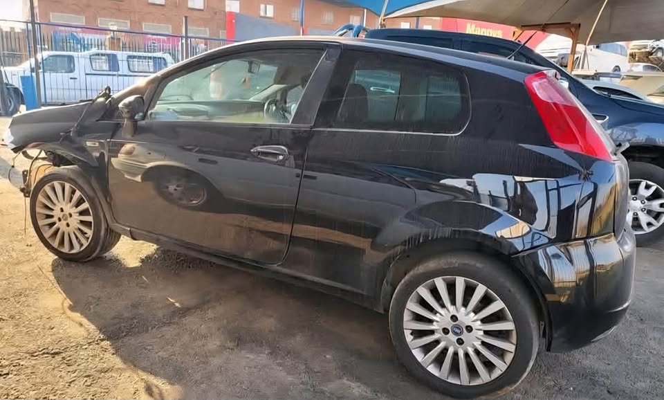 Fiat Punto 1.9 TDI stripping for parts WhatsApp or call - Private Seller Fiat Punto 1.9 TDI stripping for parts WhatsApp or call - Private Seller