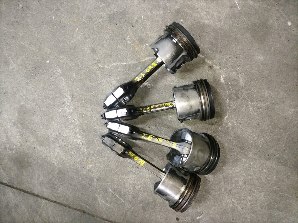 JEEP CHEROKEE KJ 2.5 PISTONS SET FOR SALE - Private Seller