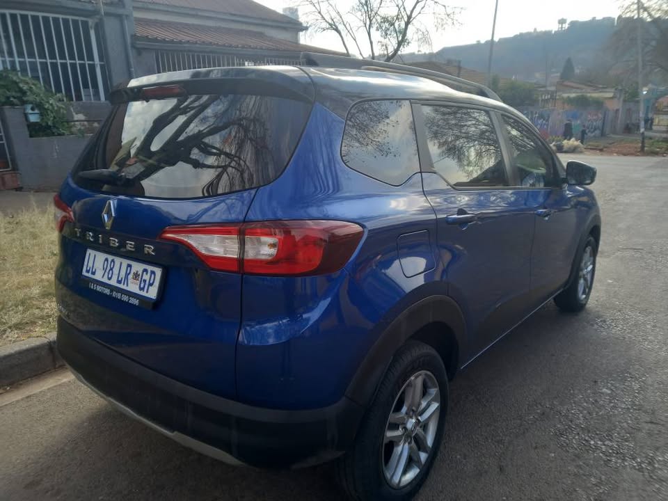 2023 Renault Triber 1.0 Petrol, Automatic, Blue, 7seater, 73000kms, Keyless, Spare key