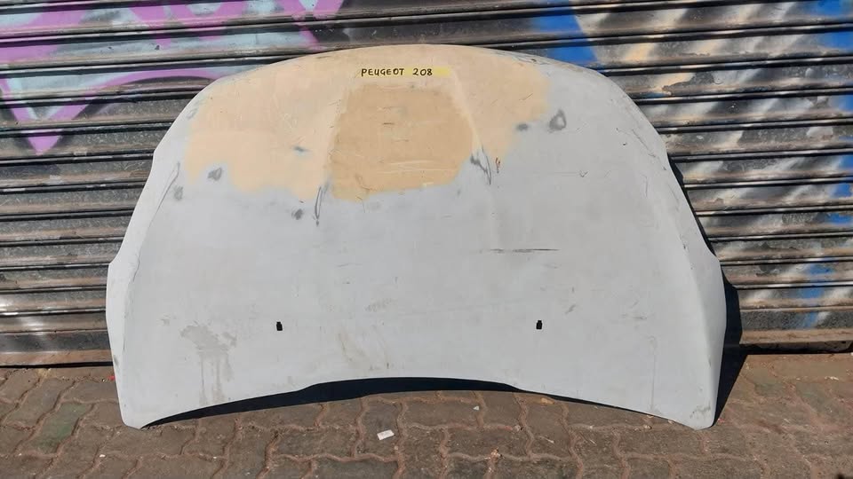 Peugeot 208 bonnet - Private Seller Peugeot 208 bonnet - Private Seller