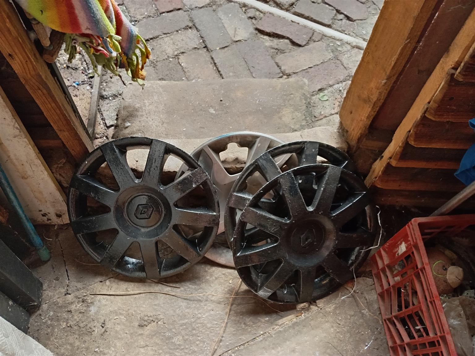 Renault wheel covers - Private Seller Renault wheel covers - Private Seller