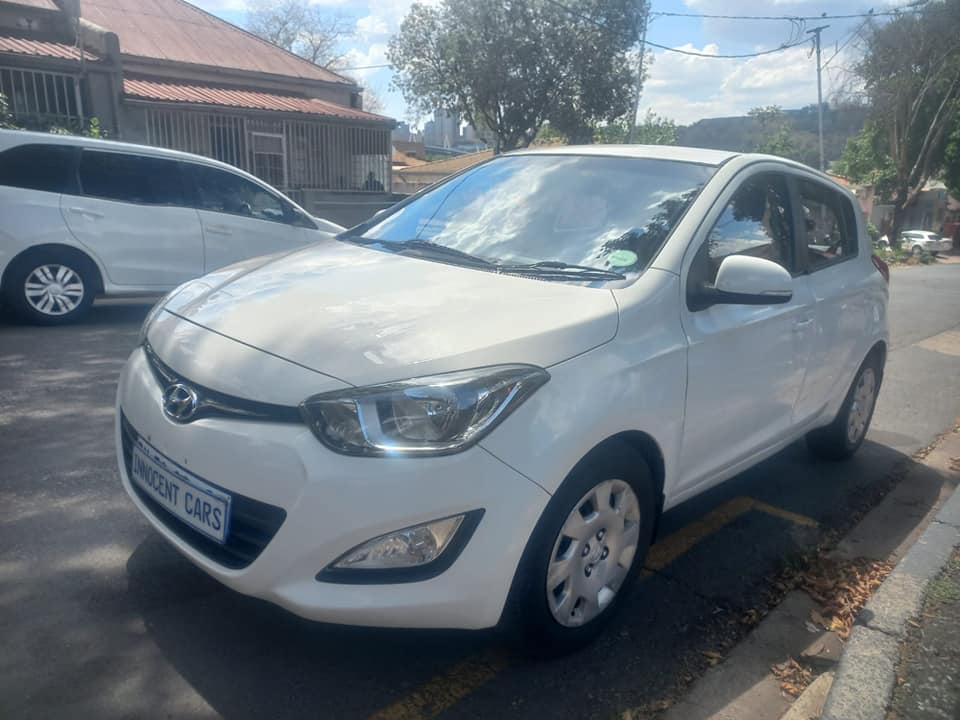2012 HYUNDAI i20 1.4 PETROL, MANUAL, WHITE COLOR, MILEAGE 77000KMS
