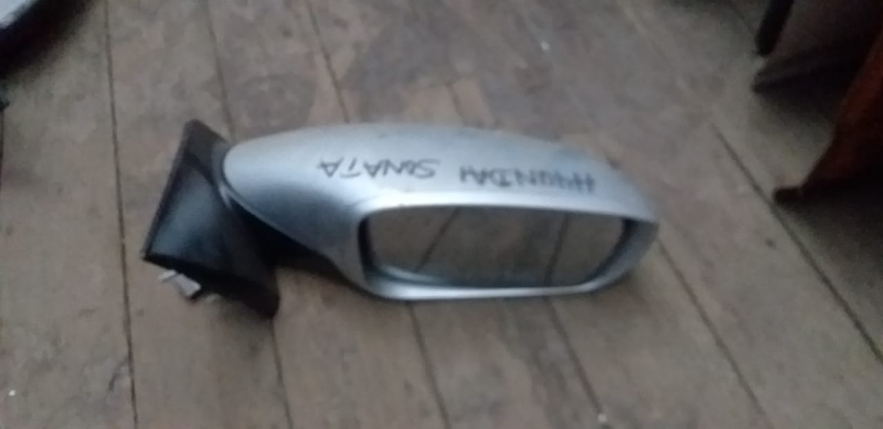 Hyundai sonata side mirror - Private Seller