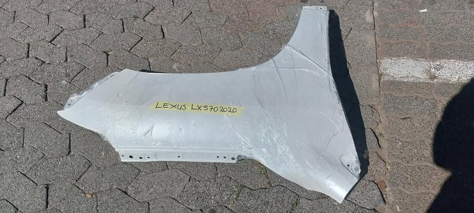 LEXUS LX570 2020 FENDER - Private Seller