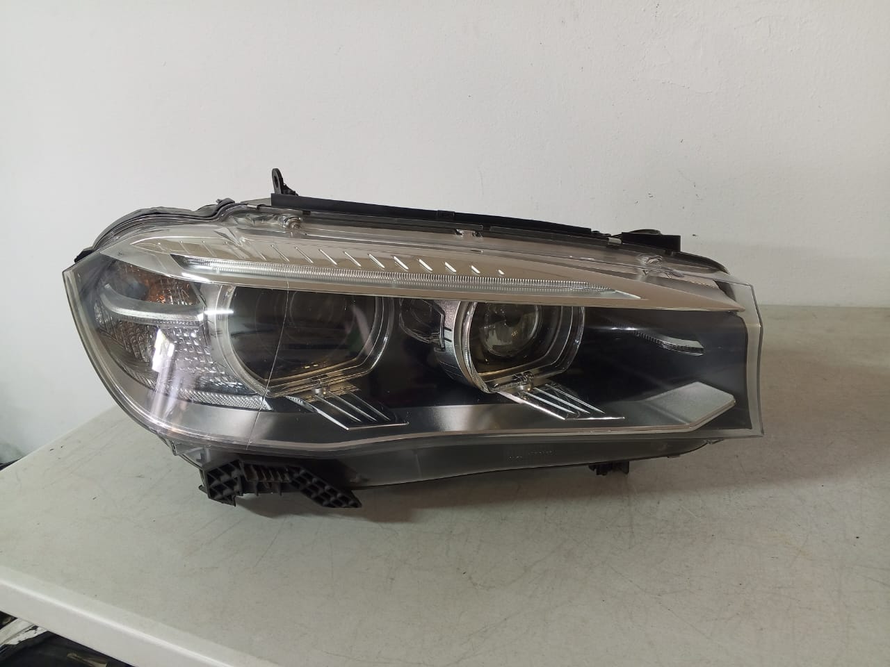 BMW X5 F15 HEADLIGHT 2014 TO 2017 MODEL - Private Seller BMW X5 F15 HEADLIGHT 2014 TO 2017 MODEL - Private Seller