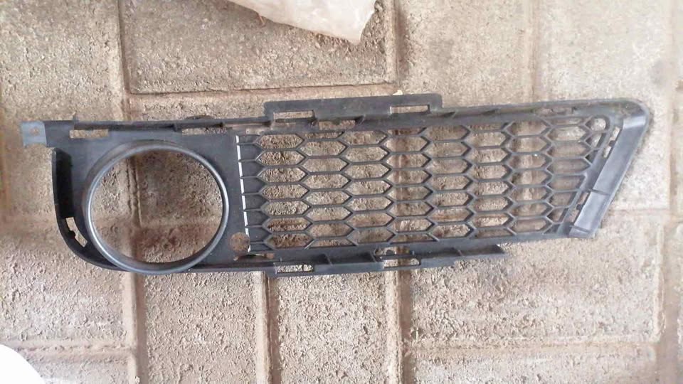 06- BMW E90 FOG LIGHT COVER. (LH) - Private Seller