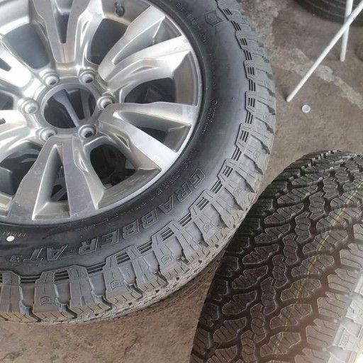 Isuzu silver rims and tyres