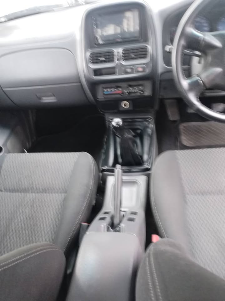 2019 NISSAN NP300 HARDBODY 2.5 DOUBLE CAB MANUAL