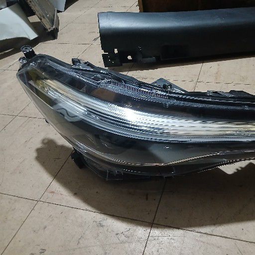 Toyota corolla cross headlight - Private Seller Toyota corolla cross headlight - Private Seller