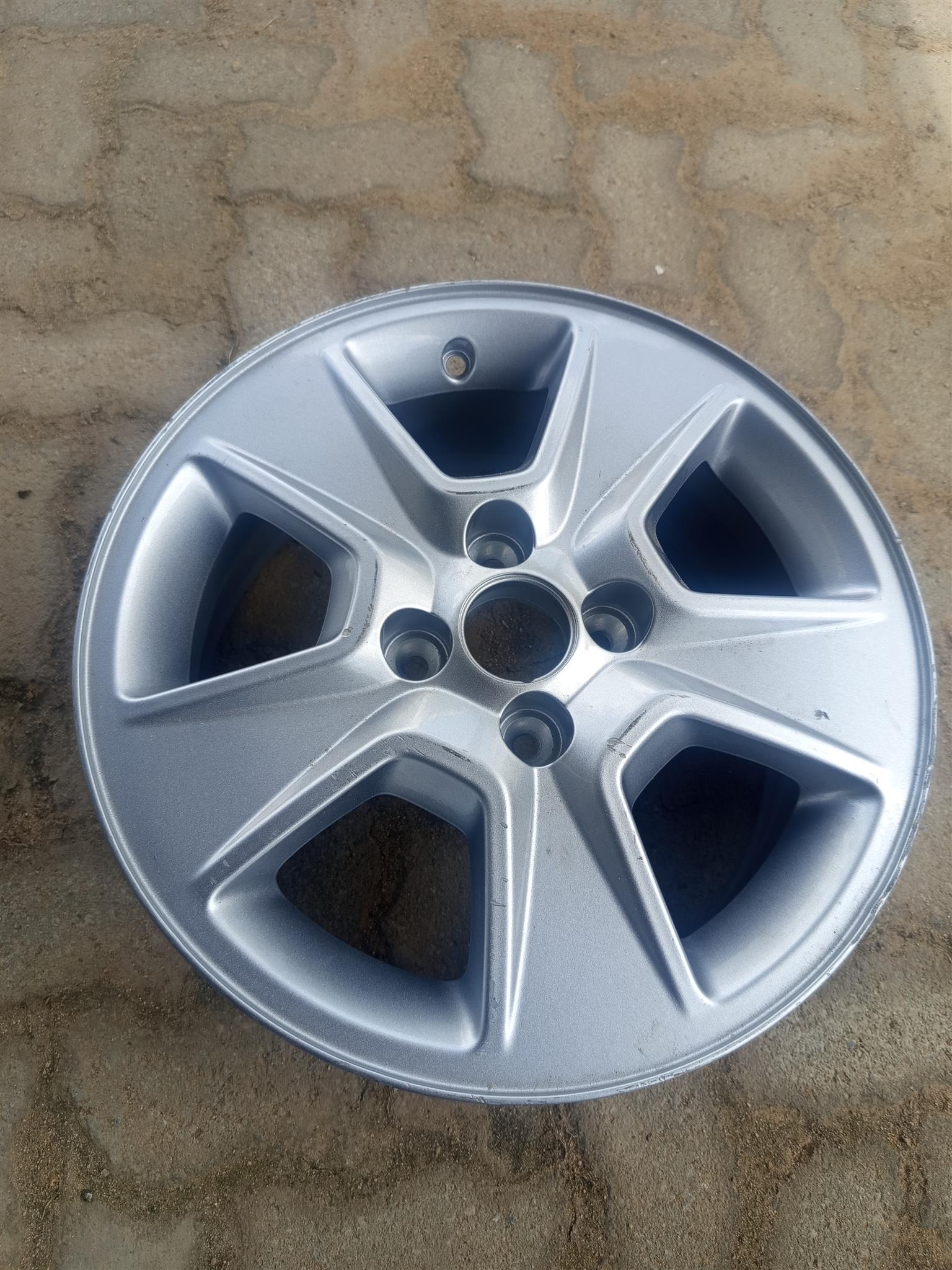 15 Inch Silver Alloy Rim - Private Seller 15 Inch Silver Alloy Rim - Private Seller