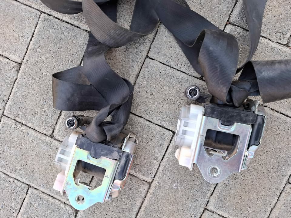 VV Polo seat belts - Private Seller VV Polo seat belts - Private Seller