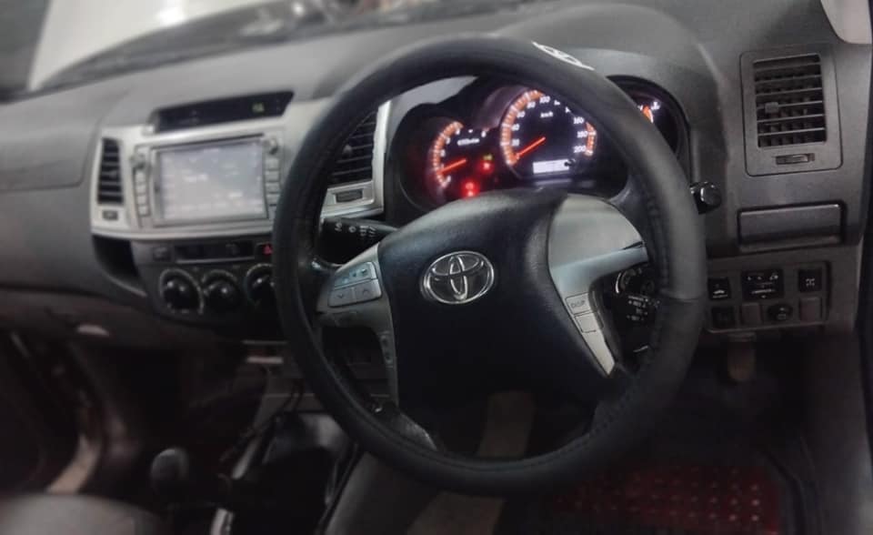 2014 Toyota Hilux 3.0 D4d manual Xtra Cab Legend 45 manual  Gold Color  Spare Key Reverse Camera