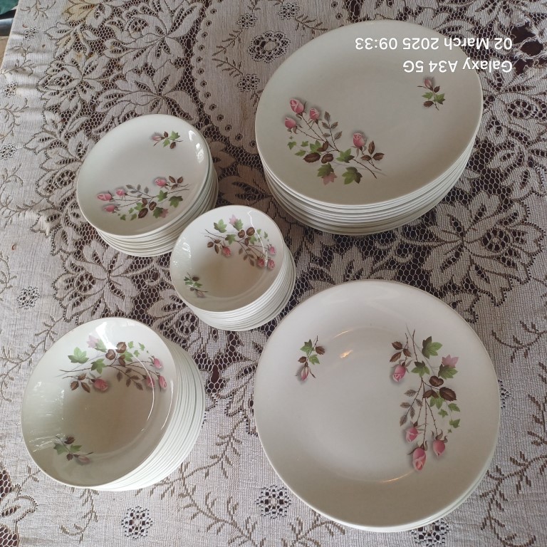 JOHNSON BROS DINING SET
