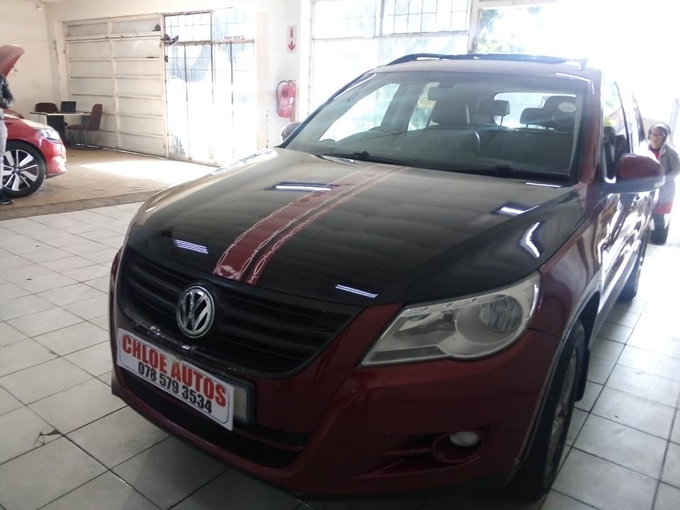 2009 VW TIGUAN 1.6TSi manual maroon color Sunroof Leather seat 95000km