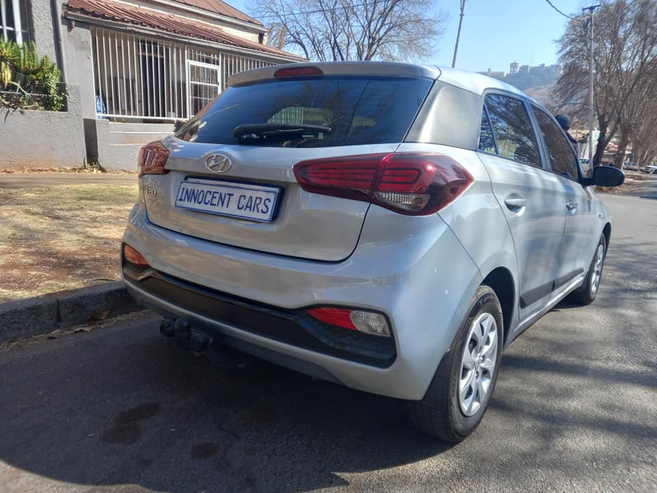2021 HYUNDAI i20 1.2 ENGINE PETROL, AUTOMATIC, SILVER COLOR, MILEAGE 71000KMS