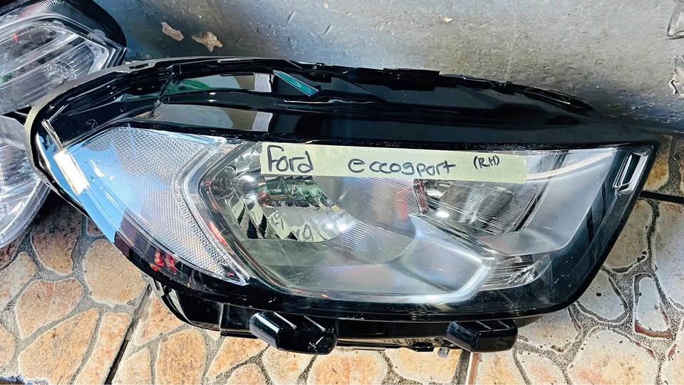 Ford Ecosport headlight