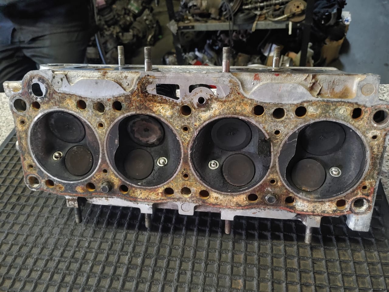 MAZDA 2LT FE 8 VALVE CYLINDER HEAD NO CAM FOR SALE