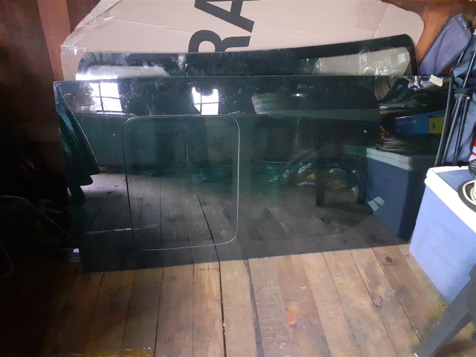 Hyundai staria left sliding door glass oem part - Private Seller Hyundai staria left sliding door glass oem part - Private Seller