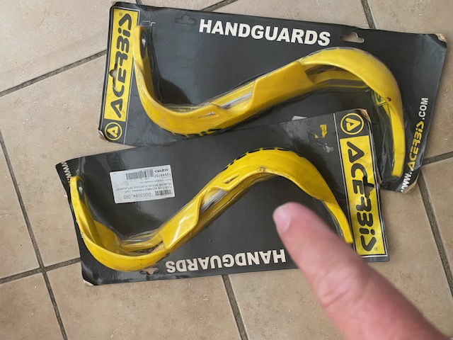 MX Handgaurds A CERBIS off road hand gaurd. MX Handgaurds A CERBIS off road hand gaurd.