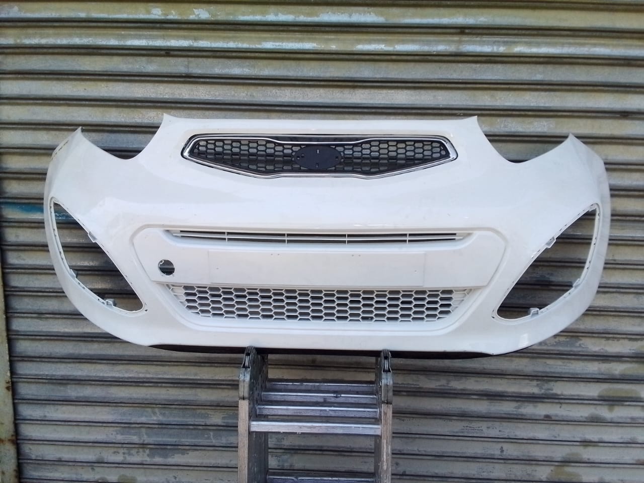 (2014-2016) KIA PICANTO BUMPER AND GRILL FOR SALE - Private Seller (2014-2016) KIA PICANTO BUMPER AND GRILL FOR SALE - Private Seller