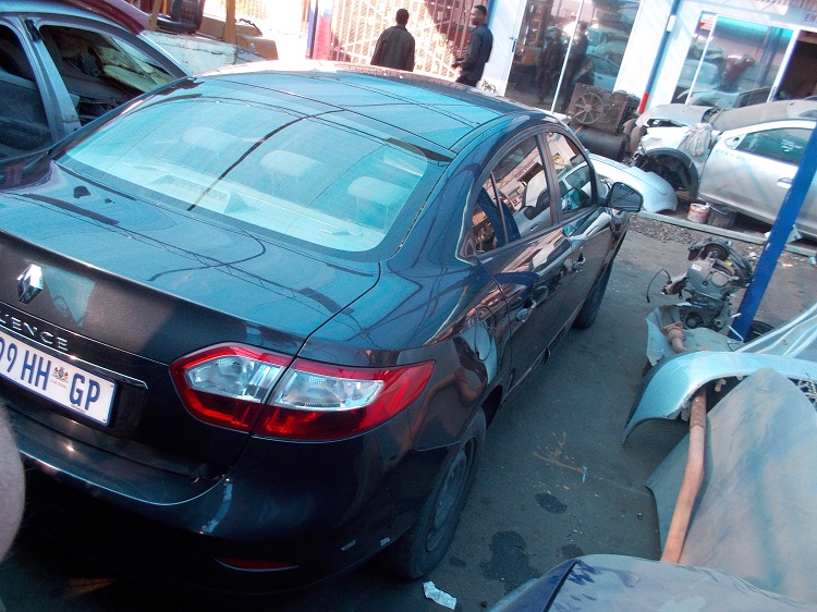 Test Ojetiny Renault Fluence 1 6i 16v Autorevue Cz