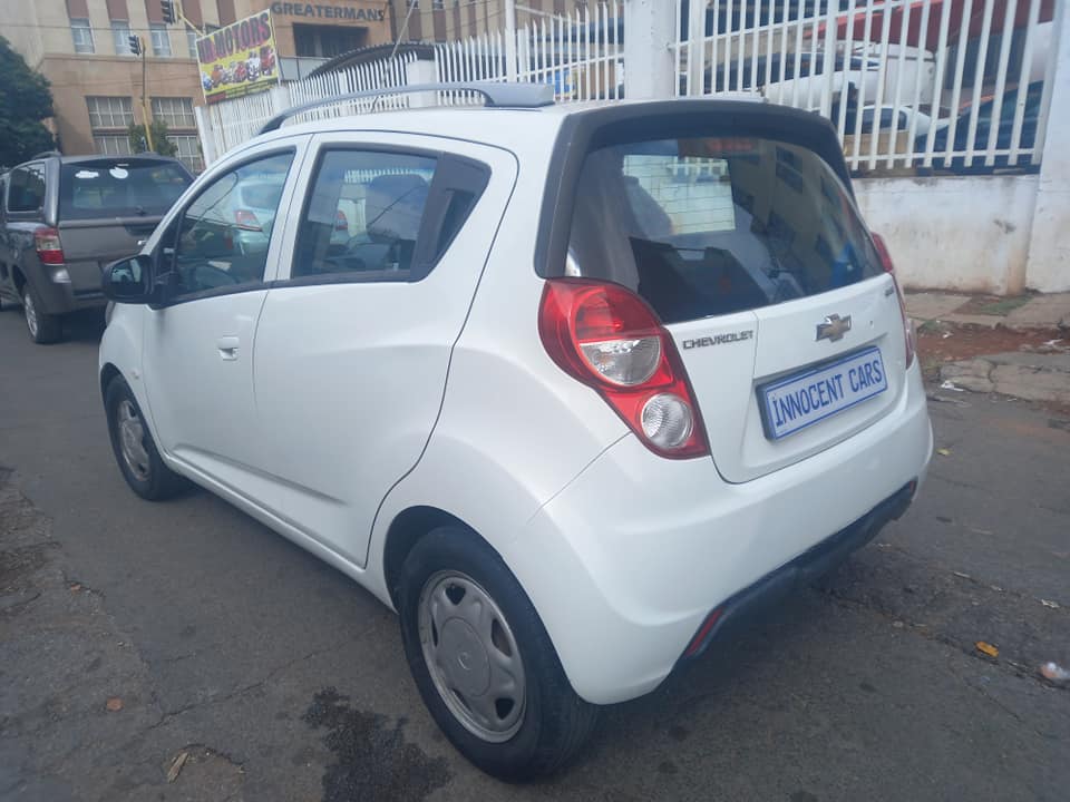 2015 CHEVROLET SPARK 1.2 PETROL, MANUAL TRANSMISSION, WHITE COLOUR, MILEAGE 68000KM